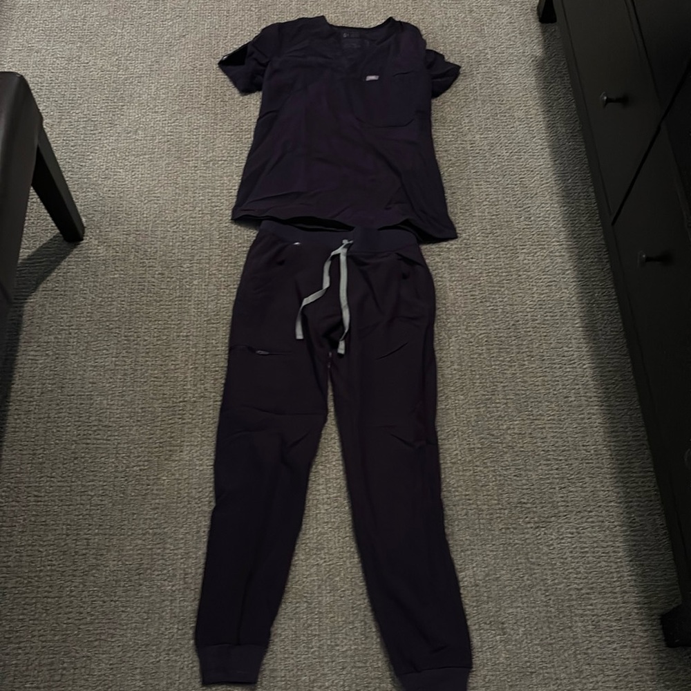 Figs purple scrub set XS worn once!